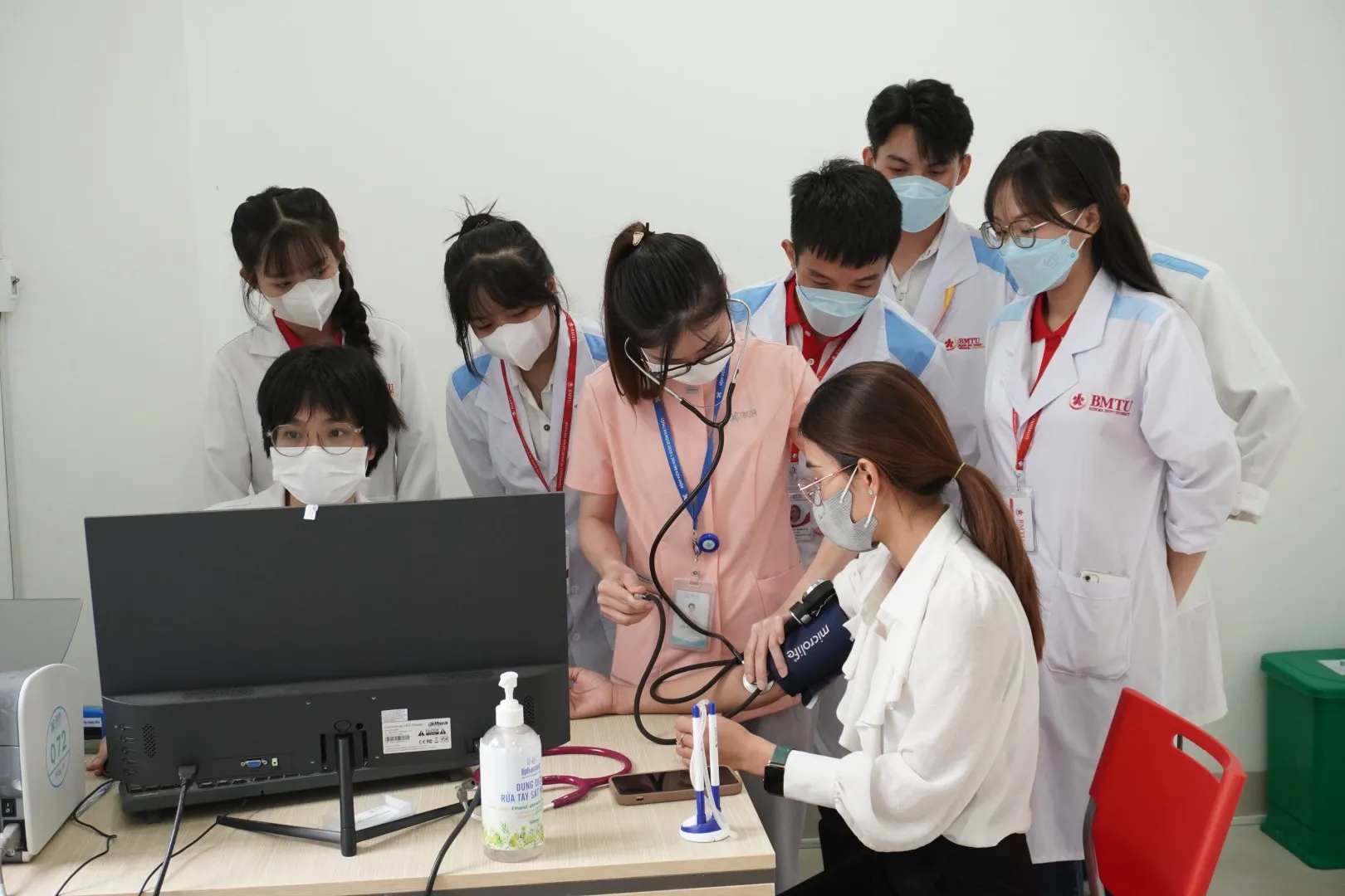 Buon Ma Thuot medical University BMU students doing practice